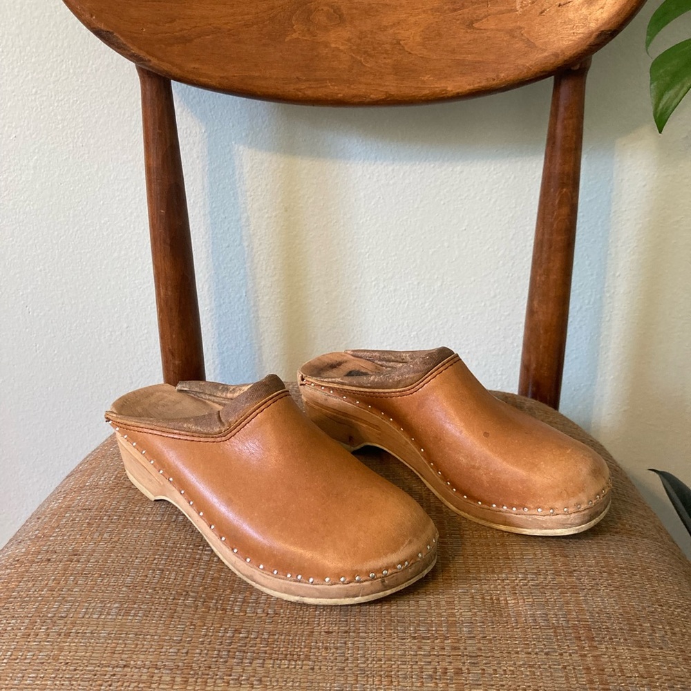 Vintage Clogs in Cognac